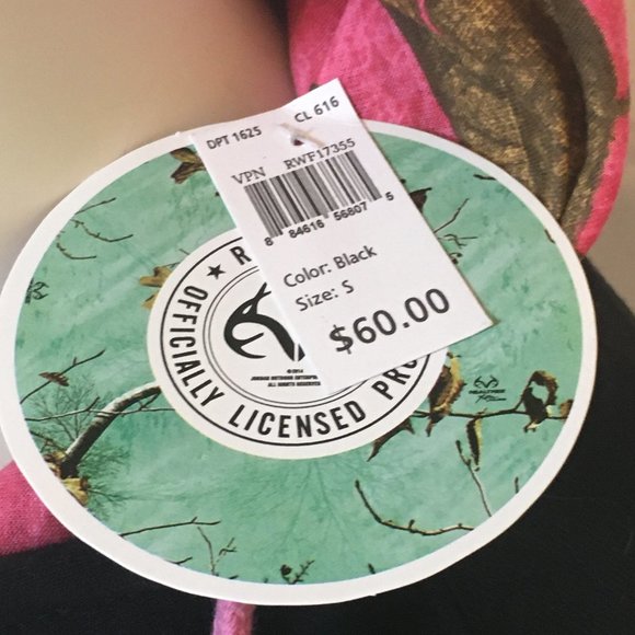 Realtree Xtra Black Pink Camo USA Pullover Hoodie - Picture 2 of 7